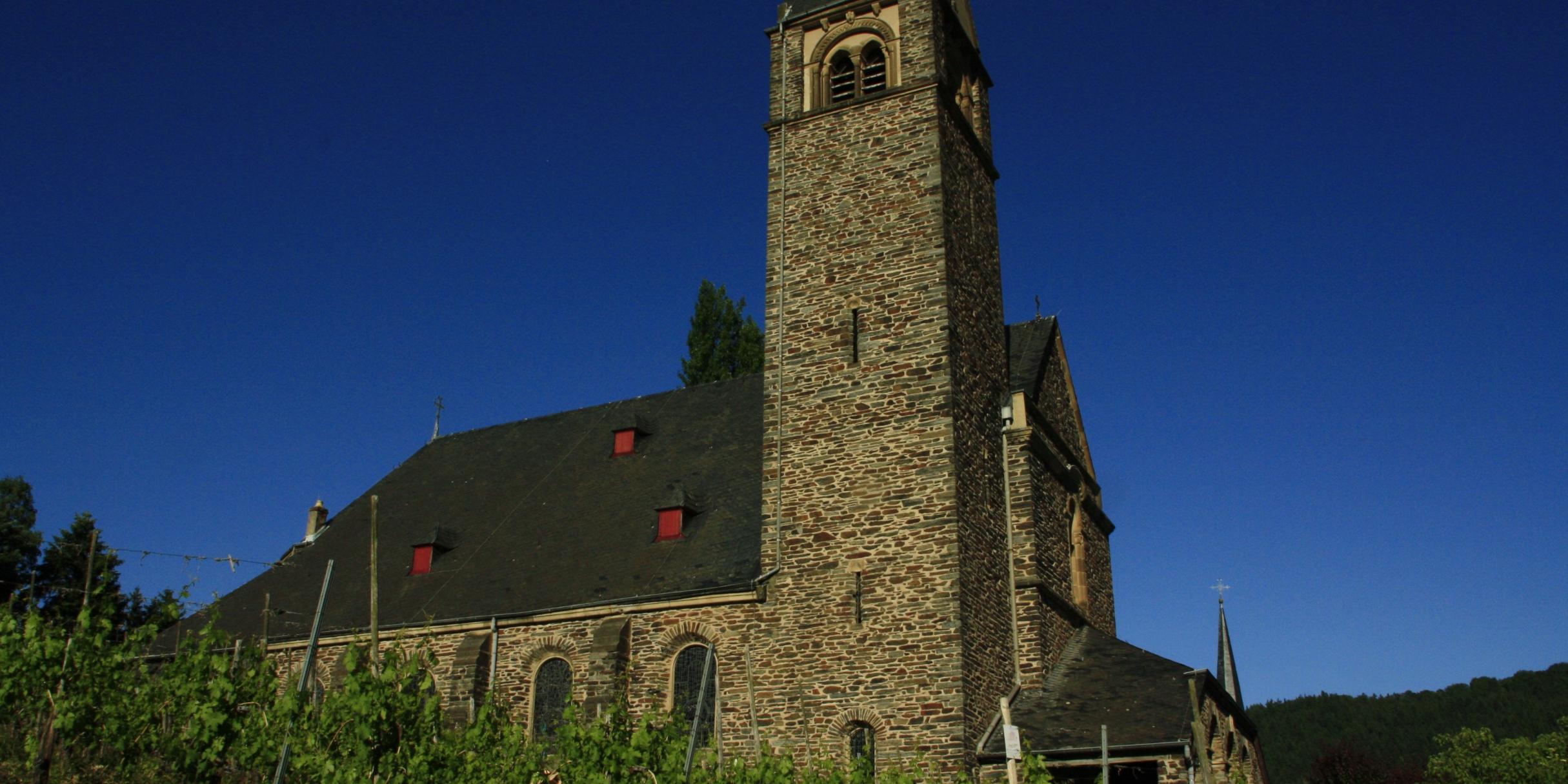 Kirche Traben1 (c) Pfarrbüro Mittlere Mosel Kirche Traben1